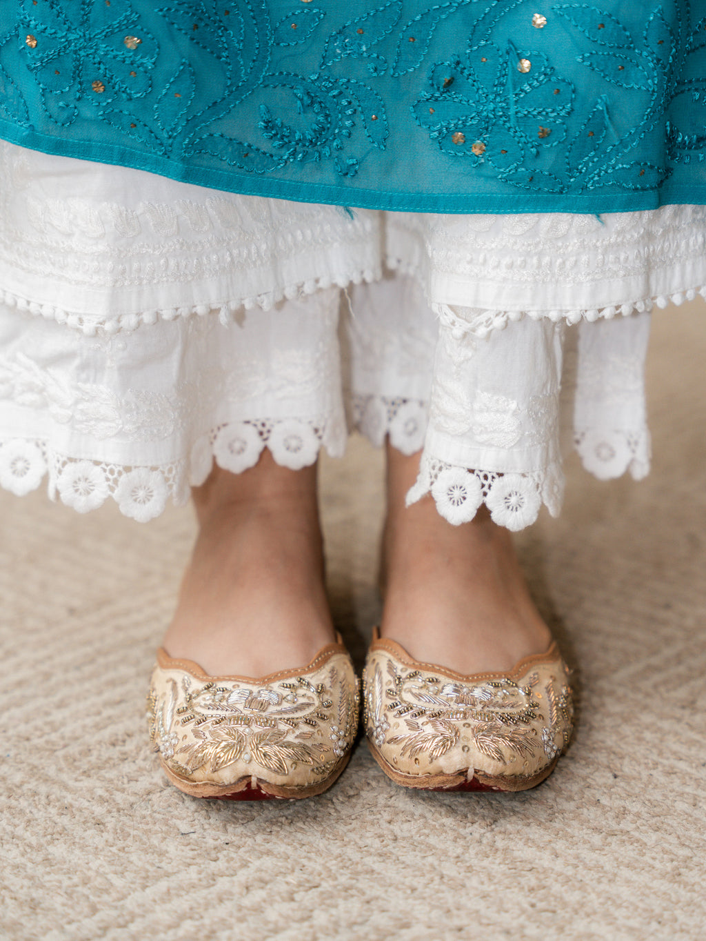 Sunehri Saaj - Golden Handwork punjabi Jutti