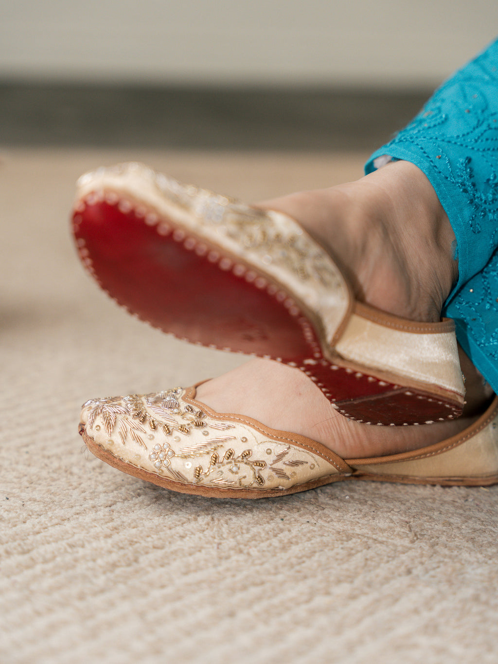 Sunehri Saaj - Golden Handwork punjabi Jutti